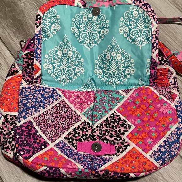 Vera Bradley Carson Shoulder Bag EUC. Modern Medley Pattern - Picture 2 of 7